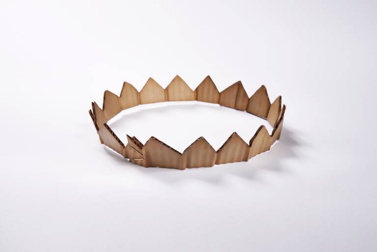 David Bielander Krone patinated silver white gold staples 2016 photo Dirk Eisel 768x513