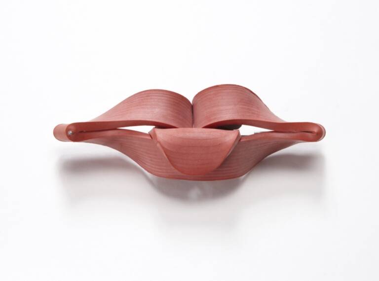 David Bielander brooch cooking rubber steel 1999 photo Dirk Eisel 768x570