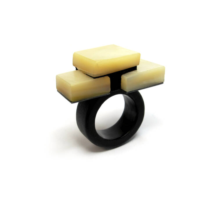 Terhi Tolvanen Frank antique mother of pearl pear wood composite silver 2022 cTerhi Tolvanen 768x701